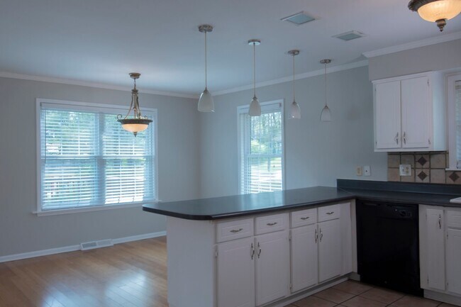 Building Photo - (Pictures Coming Soon) Hidden Gem 2 Bed, 1...