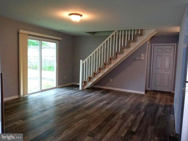 Foto del edificio - 73 Whitewood Dr