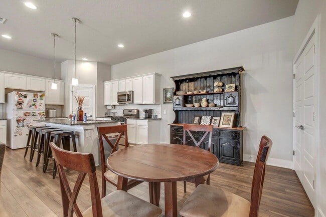 Foto del edificio - 501 Peace Dr