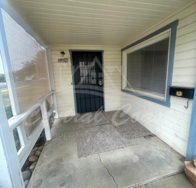 Building Photo - 505 E Orange St