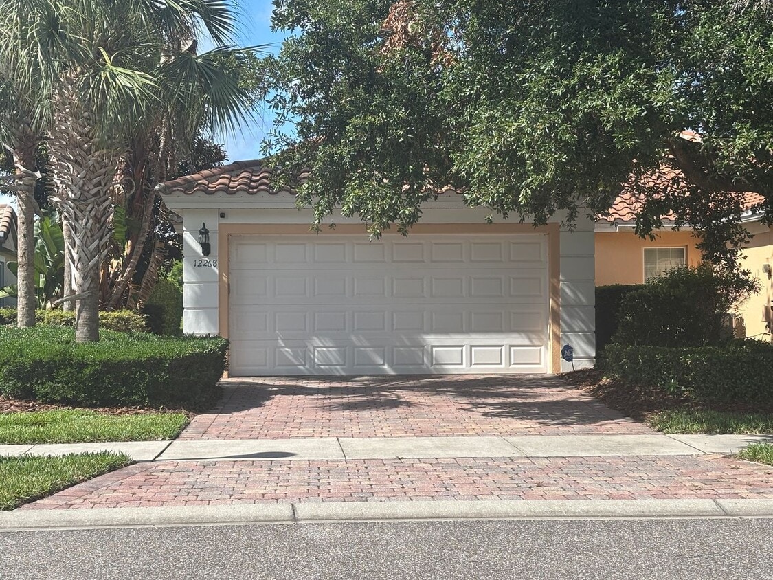 AGENT SHOWINGS ONLY! Gorgeous 2/2 + Den Mediterranean Villa with Waterfront Screened Patio and 2-... - Gorgeous 3/2 Mediterranean Villa with Waterfront Screened Patio and 2-Car Garage in the Prestigio...