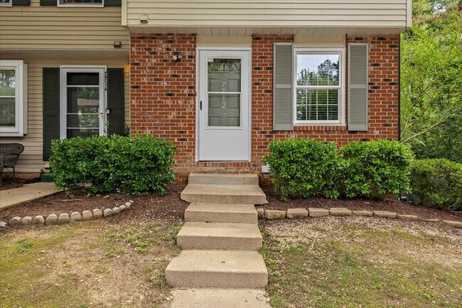 Building Photo - Beautifully Renovated Townhome For Rent In...