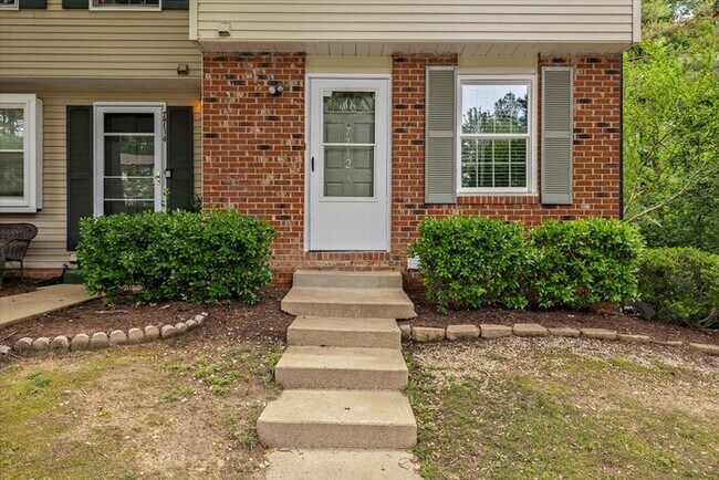 Foto del edificio - Beautifully Renovated Townhome For Rent In...