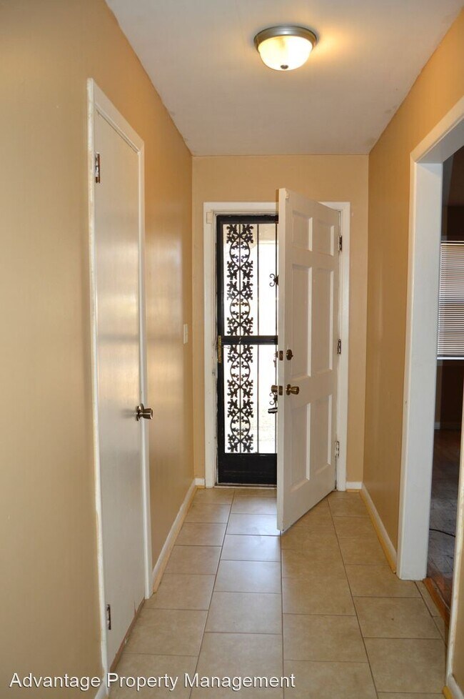 Building Photo - 3 br, 2 bath House - 1611 Chenault Dr SE