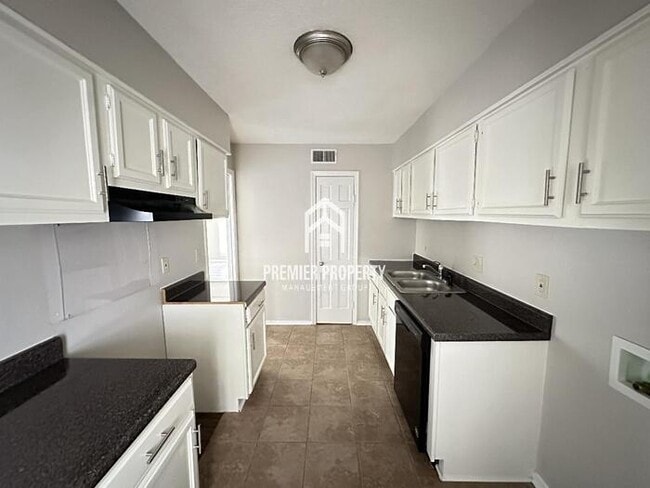 Building Photo - 2277 Eveningview Dr