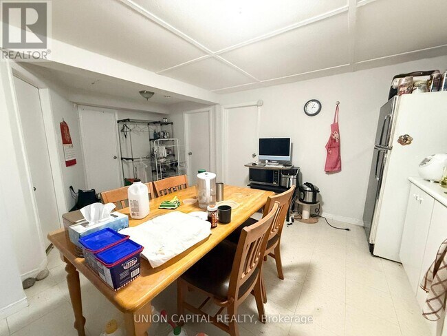 Building Photo - 38 Deepdale Dr