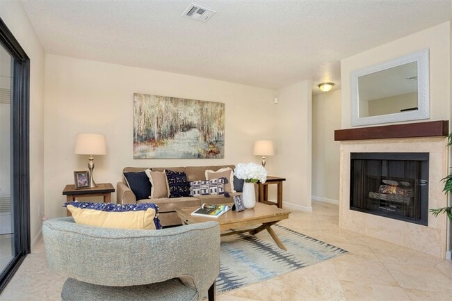 Building Photo - Upgraded Rancho Penasquitos 2 Bedroom at T...