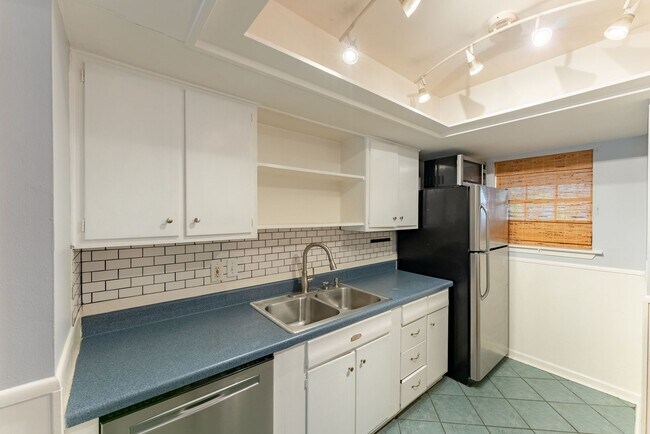 Building Photo - Stunning 3 bedroom 2bathroom House in Deer...