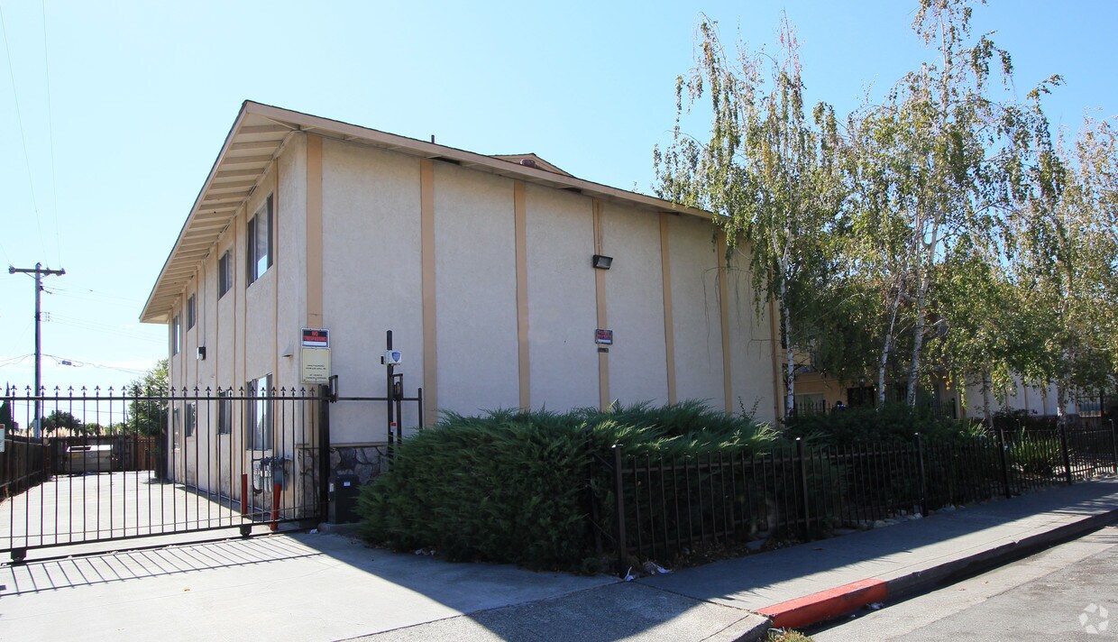 Building Photo - 1201 Dana Dr