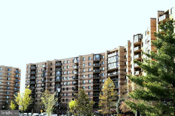 Building Photo - 8380 Greensboro Dr