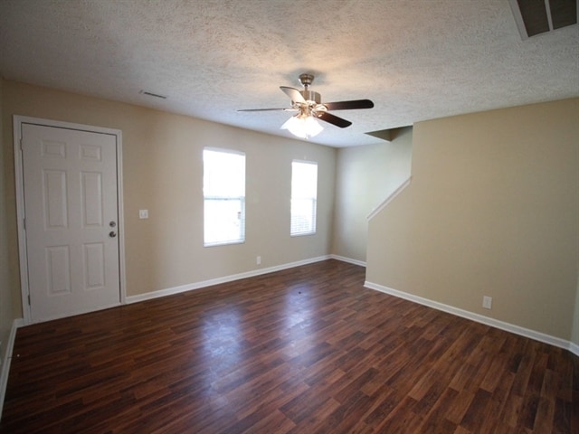 Foto del edificio - 2738 Windwalker Ct