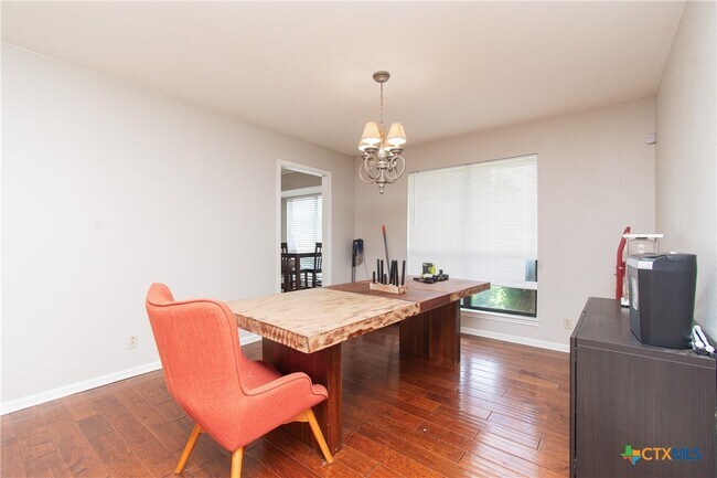 Foto del edificio - 821 Cedar Ridge Dr