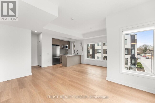 Building Photo - 10-TH10 Ed Clark Gdns