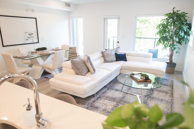 Photo du bâtiment - 584 Gertrude Avenue