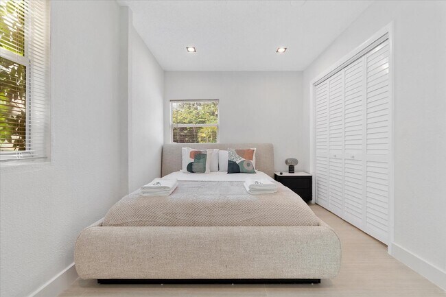Foto del edificio - 117 NE 48th St