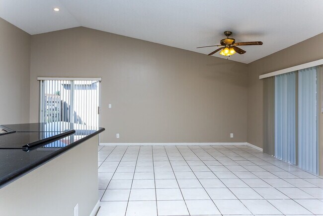 Foto del edificio - 9970 Robins Nest Rd