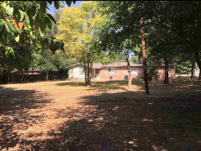 Building Photo - 212 Skyline Dr