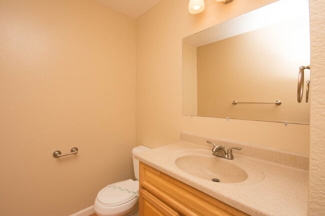 Building Photo - 3 Bedroom La Costa Home!