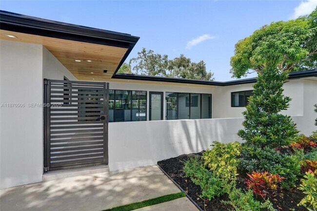 Foto del edificio - 1931 NE 186th Dr