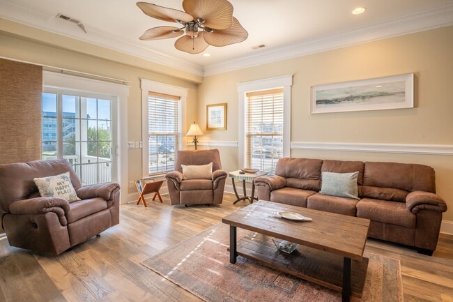 Building Photo - OFF-SEASON FURNISHED RENTAL w OCEAN VIEW BALCONIES ON EVERY LEVEL