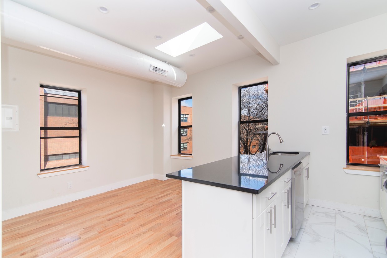 Primary Photo - STUYVESANT AVENUE