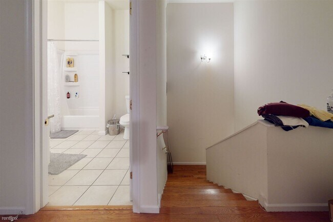 Foto del edificio - 4 br, 2 bath Duplex - 1739 W BERKS ST Unit A