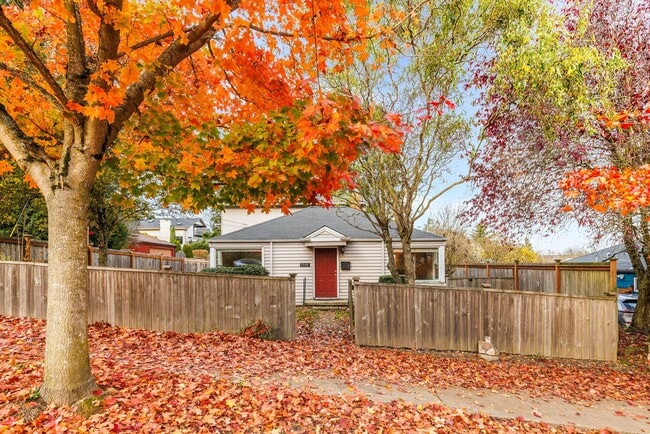 $1000 one-time rental concession! 3 Bedroom Home in the Heart of W Seattle! - $1000 one-time rental concession! 3 Bedroom Home in the Heart of W Seattle!