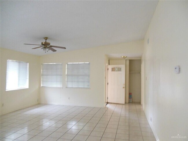 Building Photo - 16 Mynah Ave