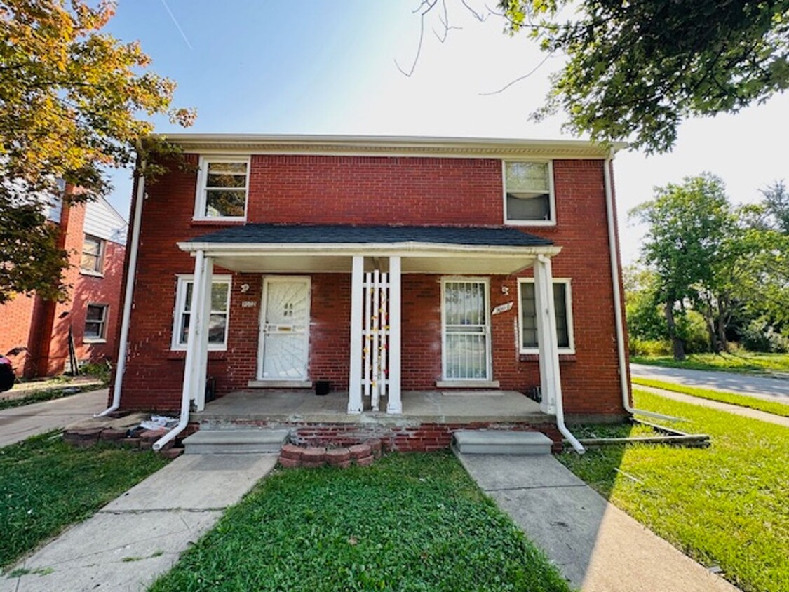 Primary Photo - 2 Bedroom 1 Bath Section 8 Welcome 1/2 Duplex
