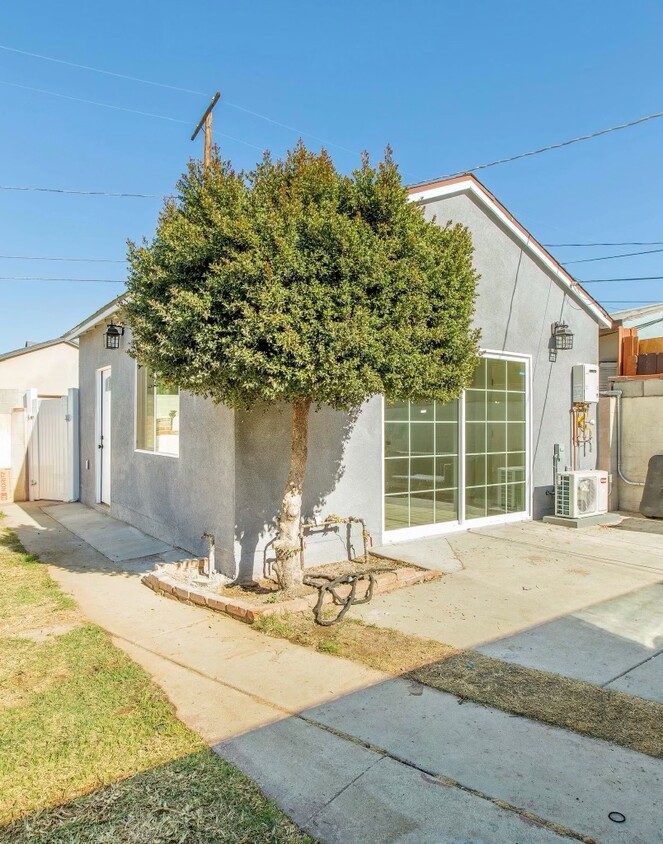 Primary Photo - 15219 Devonshire St