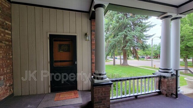 Building Photo - 425 3rd Ave N