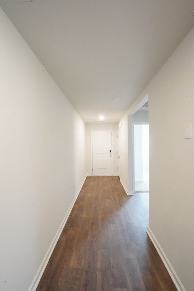 Foto del edificio - Available Now!