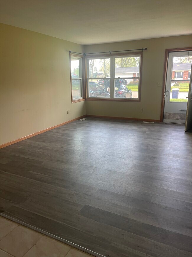 Living Room - 1402 Holiday Dr