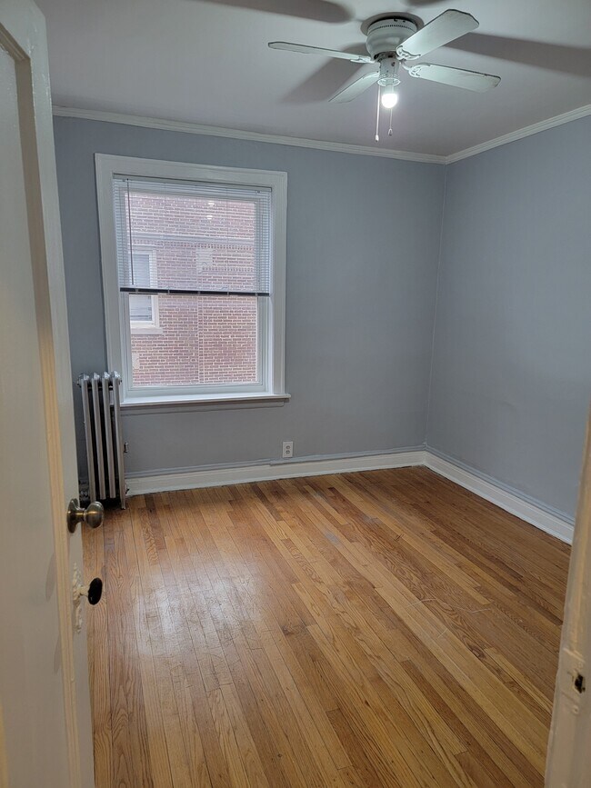 Bedroom 1 - 1744 W Albion Ave