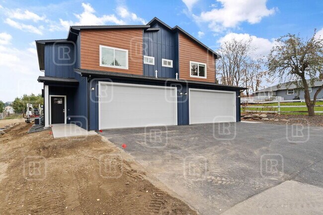 Building Photo - 213 S Grady Ln