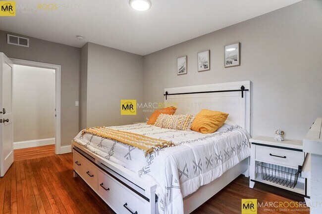 Foto del edificio - High End Luxury Family Apt w W/D in Unit
