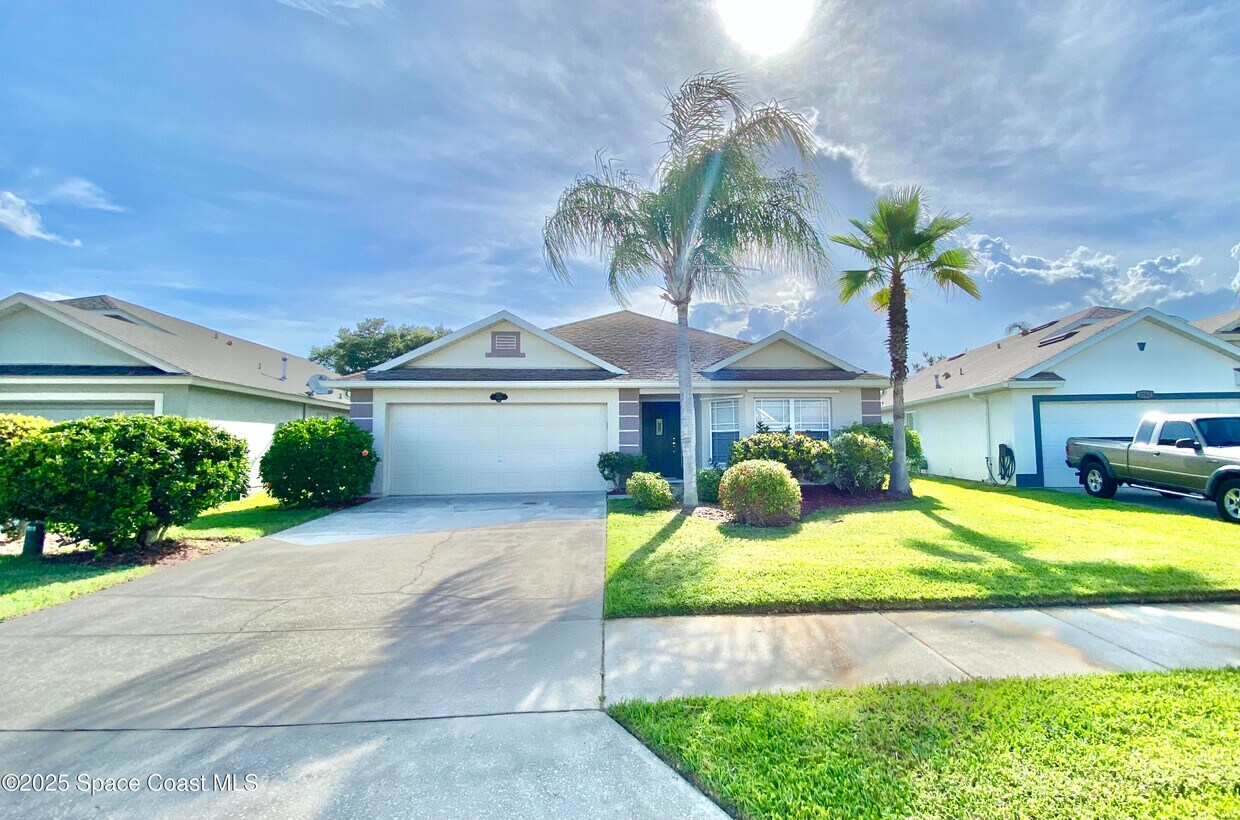 Foto principal - 1760 Sun Gazer Dr