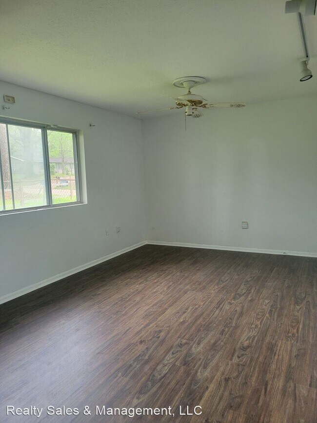 Building Photo - 3 br, 1 bath House - 1501 Woody Drive