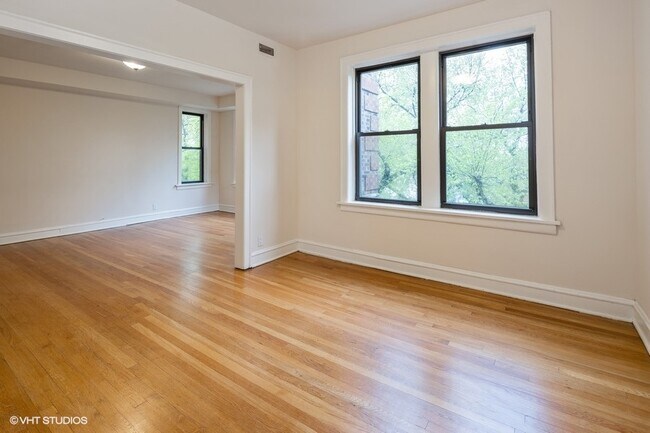 Building Photo - 3507 N Racine Ave