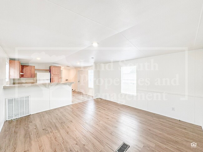 Foto del edificio - 1155 Meadow Lawn Street