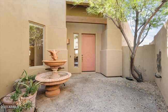 Building Photo - 9670 E Chuckwagon Ln