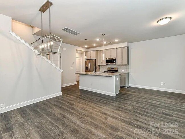Building Photo - 1225 Kohler Ave