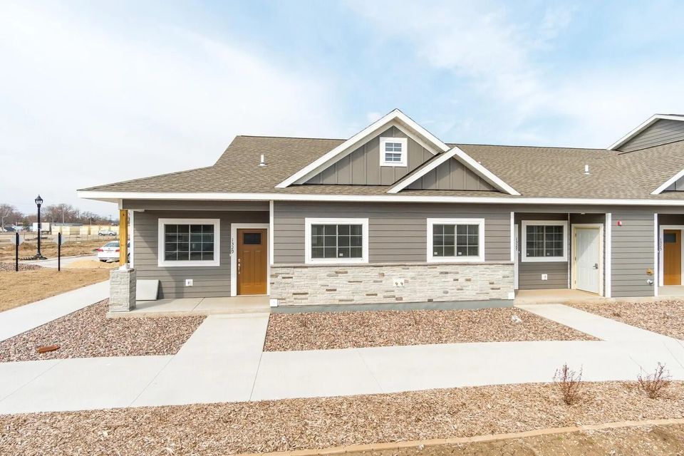 1329 Hagar St. Townhome - 1303 Hagar St