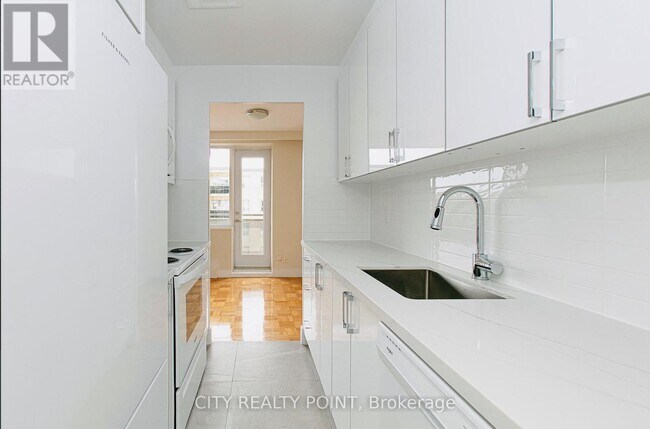 Building Photo - 2 Grandstand Pl