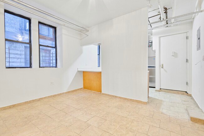 Building Photo - 583 W 177th St