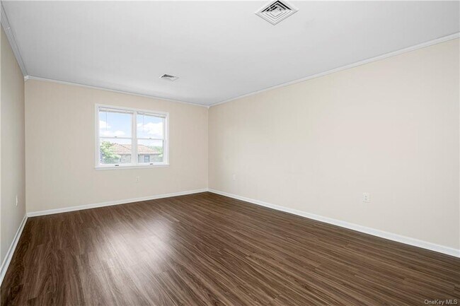 Building Photo - 160 Lakeview Ave