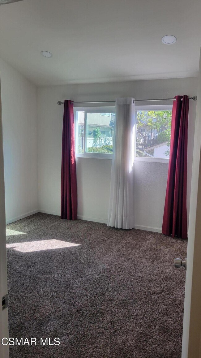 Foto del edificio - 1318 Ramona Dr