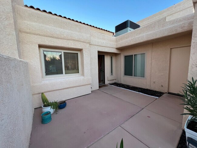 Building Photo - TOWNHOME IN MESA DEL SOL!