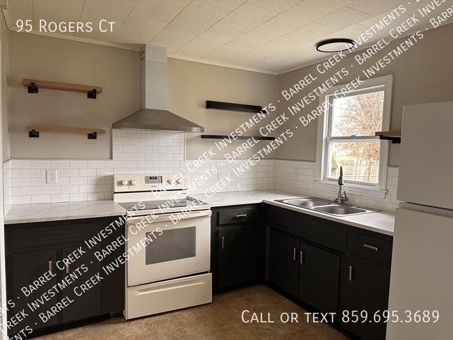 Foto del edificio - 95 Rogers Ct