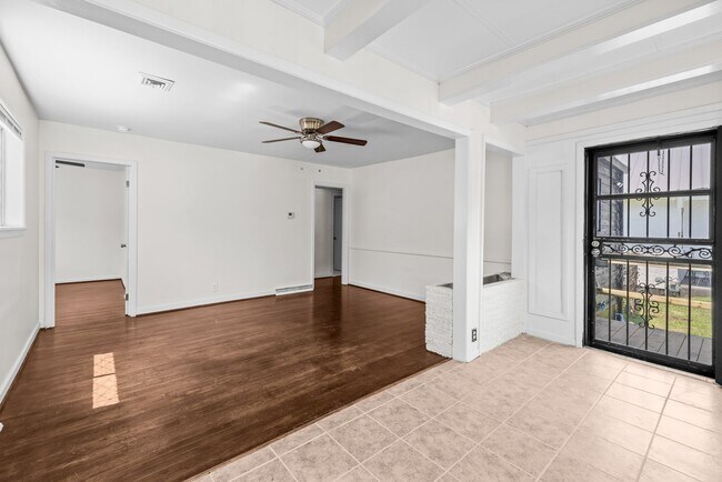 Building Photo - Charming 4 Bedroom 2 Bathroom Home